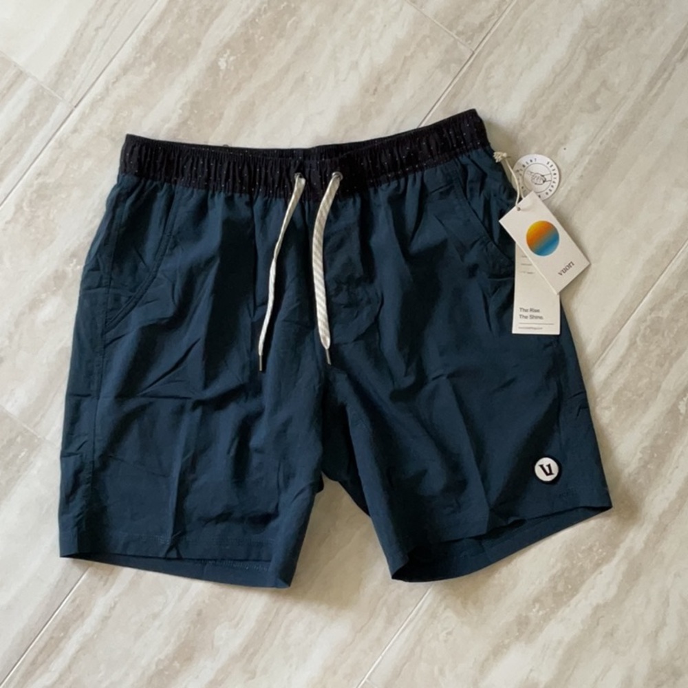 Vuori Indigo Men’s Kore Athletic Shorts Med NWT